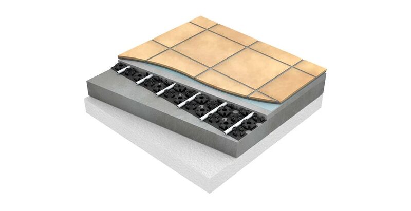 A 3D cutaway diagram of a water underfloor heating system showing layers of insulation, screed with pipes, and floor tiles